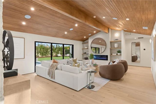 3080 Country Club Drive, Costa Mesa, CA 92626