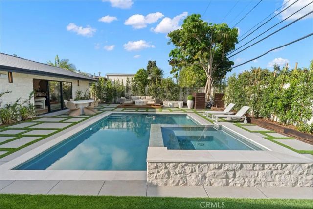 3080 Country Club Drive, Costa Mesa, CA 92626