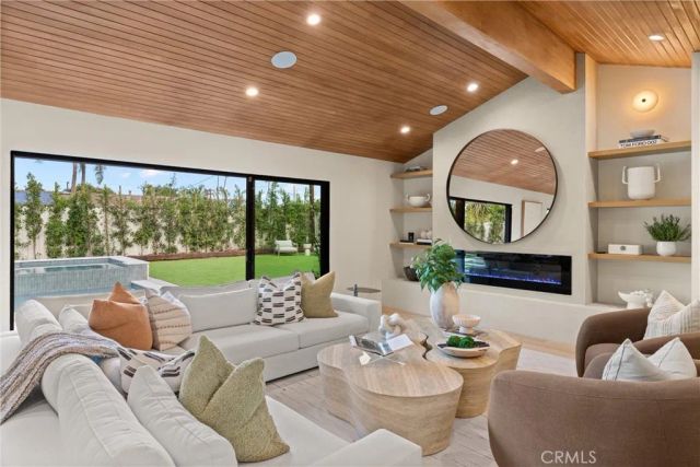 3080 Country Club Drive, Costa Mesa, CA 92626