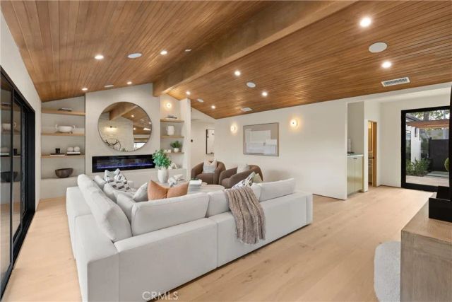 3080 Country Club Drive, Costa Mesa, CA 92626