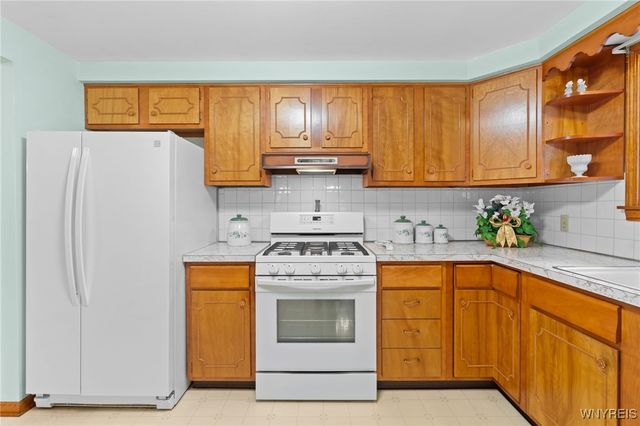 20 Fairoaks Lane, Cheektowaga, NY 14227