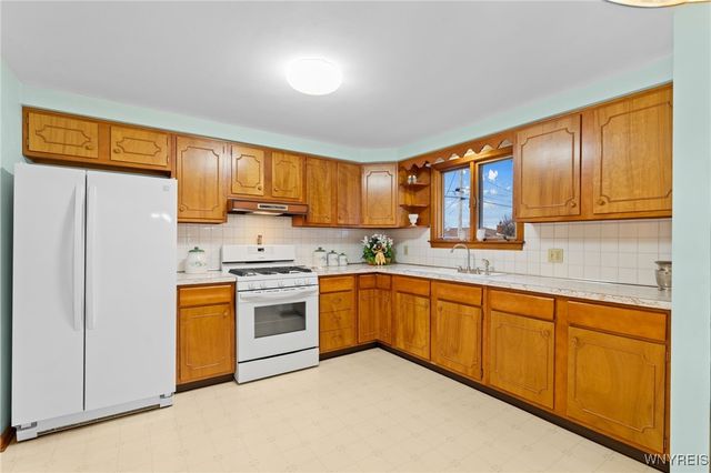 20 Fairoaks Lane, Cheektowaga, NY 14227