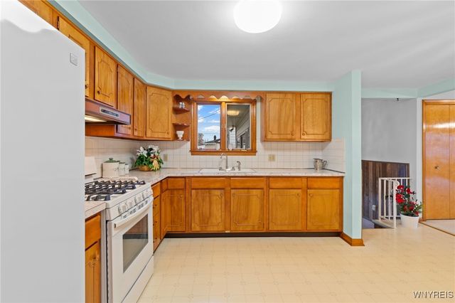 20 Fairoaks Lane, Cheektowaga, NY 14227