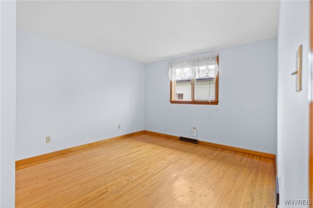 20 Fairoaks Lane, Cheektowaga, NY 14227