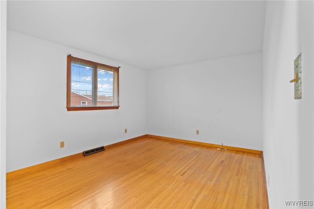 20 Fairoaks Lane, Cheektowaga, NY 14227