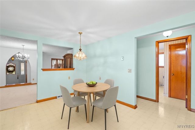 20 Fairoaks Lane, Cheektowaga, NY 14227