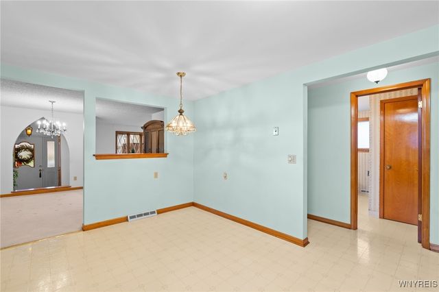 20 Fairoaks Lane, Cheektowaga, NY 14227