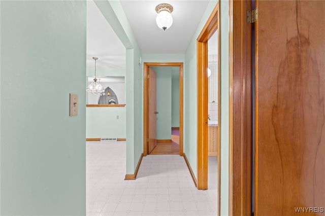 20 Fairoaks Lane, Cheektowaga, NY 14227