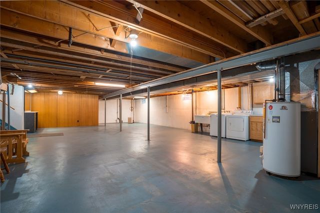 20 Fairoaks Lane, Cheektowaga, NY 14227