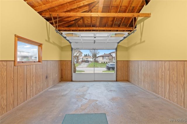 20 Fairoaks Lane, Cheektowaga, NY 14227