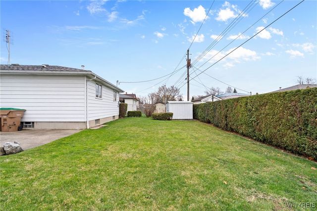 20 Fairoaks Lane, Cheektowaga, NY 14227