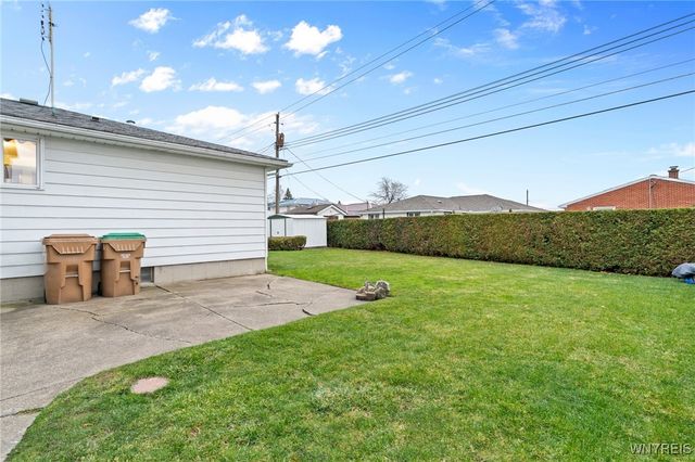 20 Fairoaks Lane, Cheektowaga, NY 14227