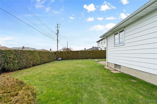 20 Fairoaks Lane, Cheektowaga, NY 14227