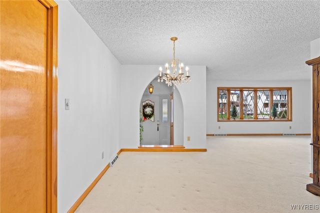 20 Fairoaks Lane, Cheektowaga, NY 14227