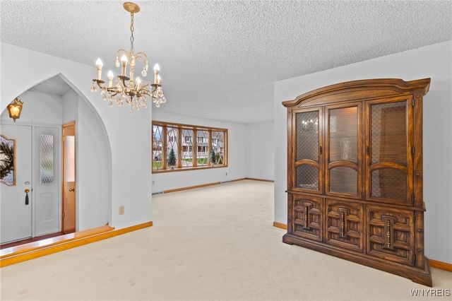 20 Fairoaks Lane, Cheektowaga, NY 14227