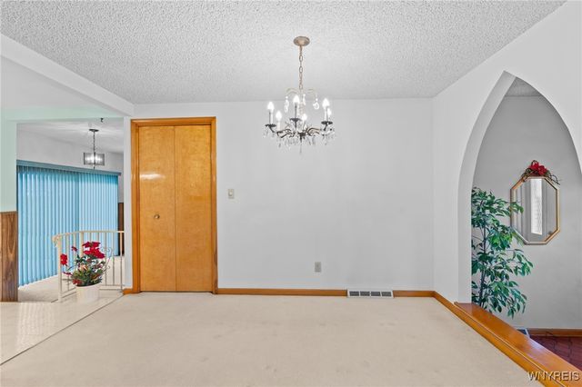 20 Fairoaks Lane, Cheektowaga, NY 14227