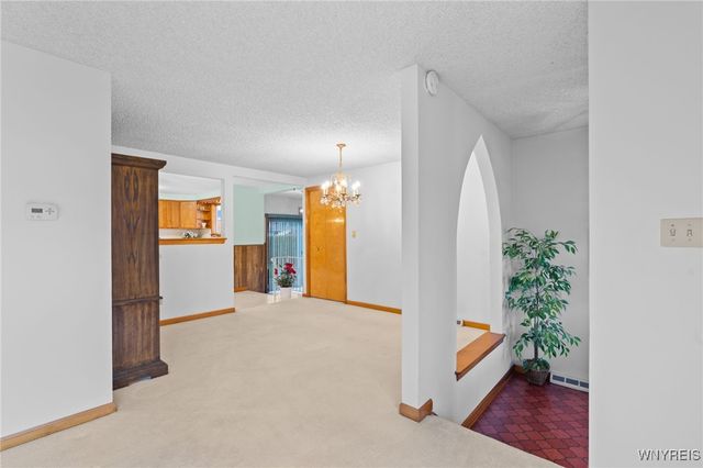 20 Fairoaks Lane, Cheektowaga, NY 14227