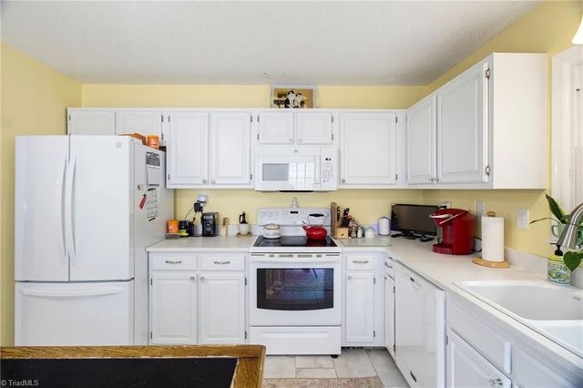 2522 Cottage Place, Greensboro, NC 27455