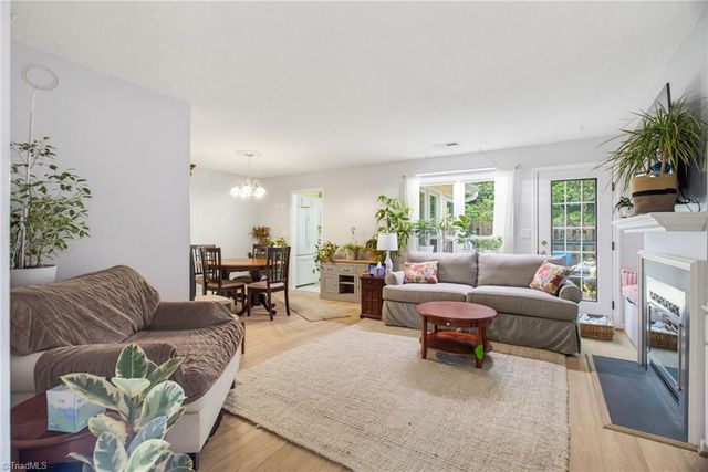 2522 Cottage Place, Greensboro, NC 27455