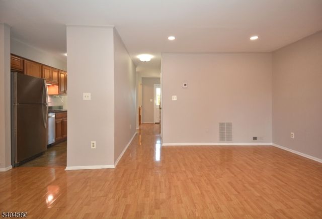 129 Hampton Ct, Franklin Twp., NJ 08873