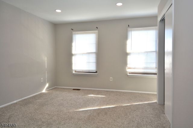 129 Hampton Ct, Franklin Twp., NJ 08873