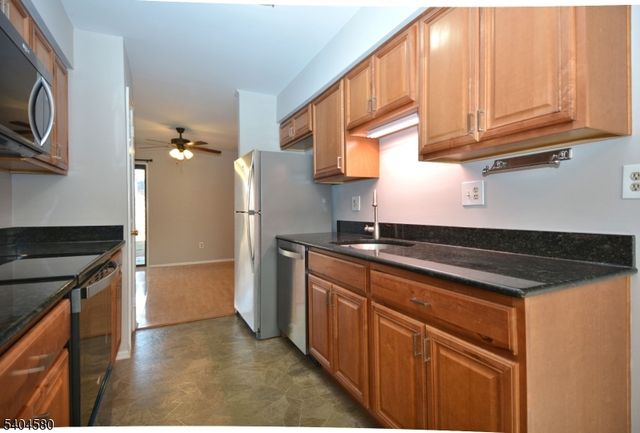 129 Hampton Ct, Franklin Twp., NJ 08873