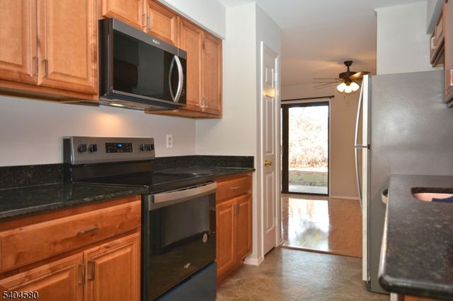 129 Hampton Ct, Franklin Twp., NJ 08873