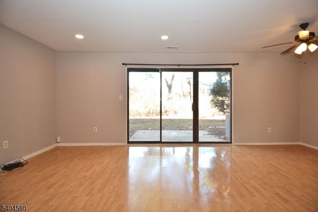 129 Hampton Ct, Franklin Twp., NJ 08873