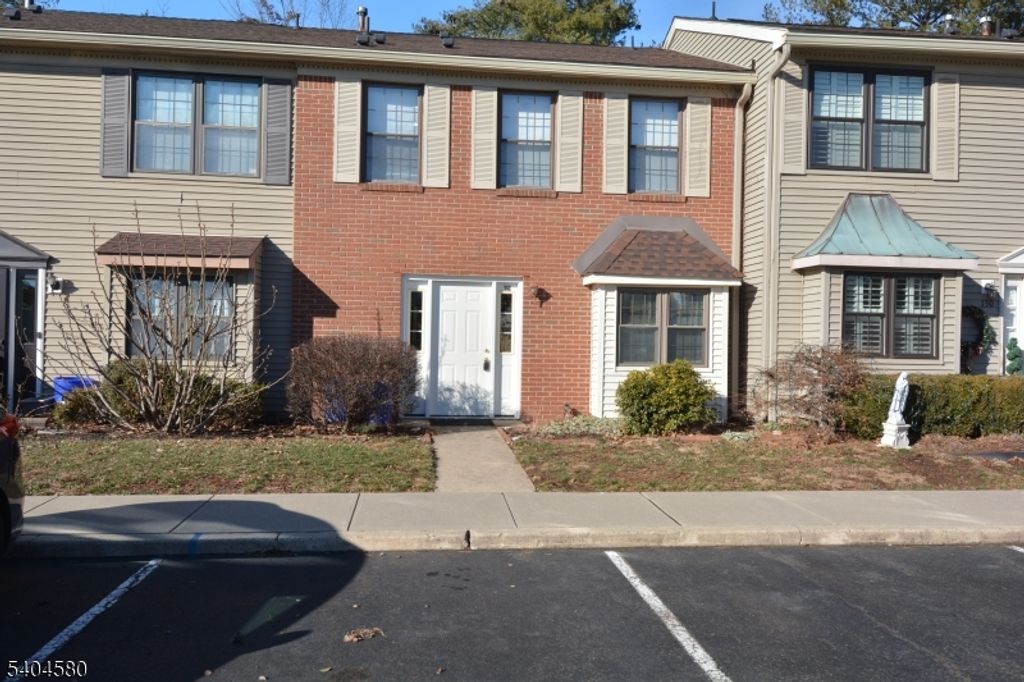 129 Hampton Ct, Franklin Twp., NJ 08873