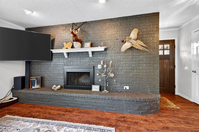 329 Comanche Drive, Lake Kiowa, TX 76240