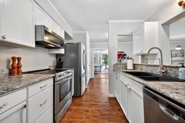 329 Comanche Drive, Lake Kiowa, TX 76240