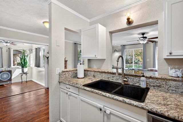 329 Comanche Drive, Lake Kiowa, TX 76240