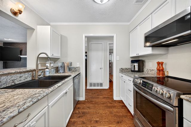 329 Comanche Drive, Lake Kiowa, TX 76240