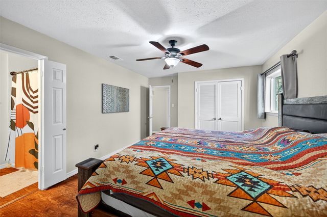 329 Comanche Drive, Lake Kiowa, TX 76240