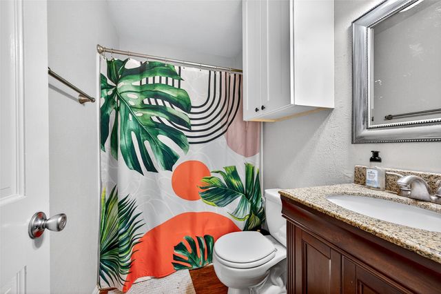 329 Comanche Drive, Lake Kiowa, TX 76240