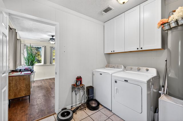 329 Comanche Drive, Lake Kiowa, TX 76240