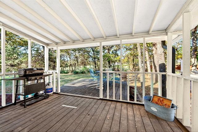 329 Comanche Drive, Lake Kiowa, TX 76240