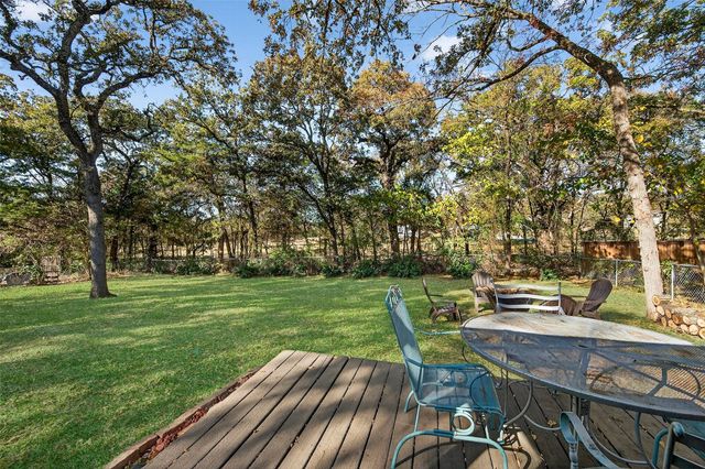 329 Comanche Drive, Lake Kiowa, TX 76240