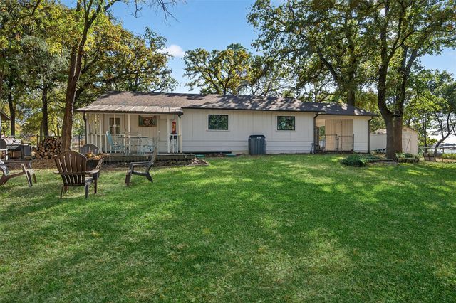 329 Comanche Drive, Lake Kiowa, TX 76240