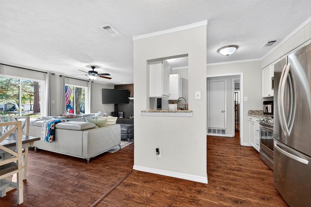 329 Comanche Drive, Lake Kiowa, TX 76240