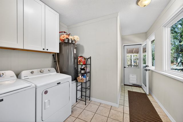 329 Comanche Drive, Lake Kiowa, TX 76240