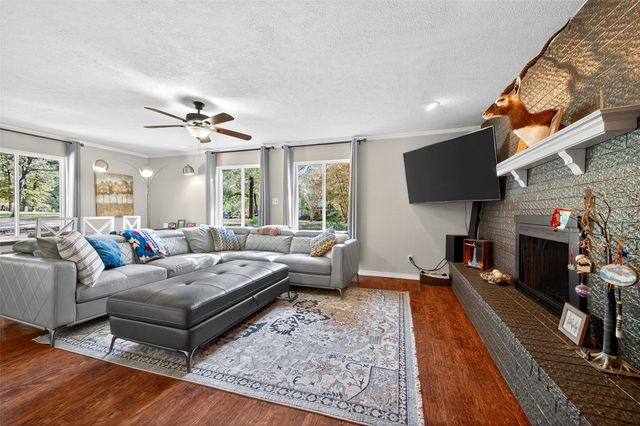 329 Comanche Drive, Lake Kiowa, TX 76240