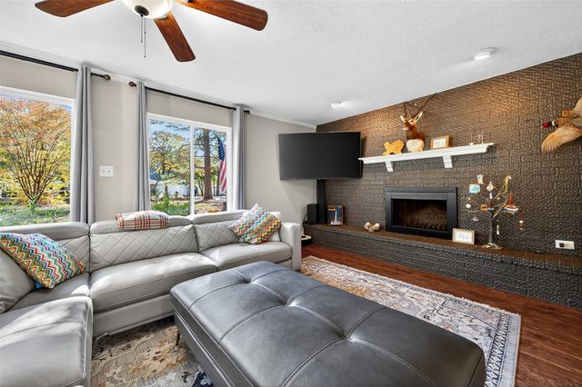 329 Comanche Drive, Lake Kiowa, TX 76240