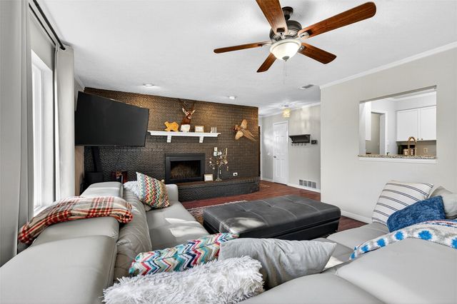 329 Comanche Drive, Lake Kiowa, TX 76240