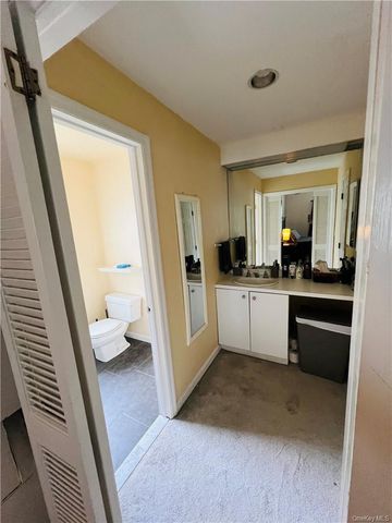 36 Greenridge Avenue 209, White Plains, NY 10605