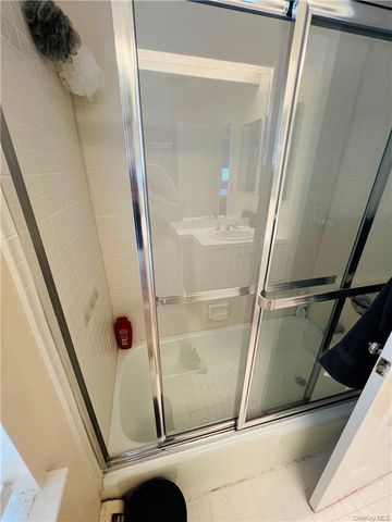 36 Greenridge Avenue 209, White Plains, NY 10605