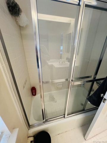 36 Greenridge Avenue 209, White Plains, NY 10605