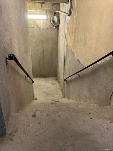 36 Greenridge Avenue 209, White Plains, NY 10605