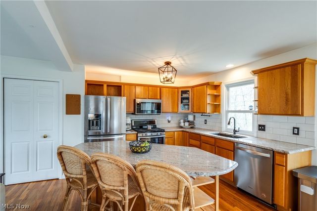 7156 Holzhauer Road, Sagamore Hills, OH 44067