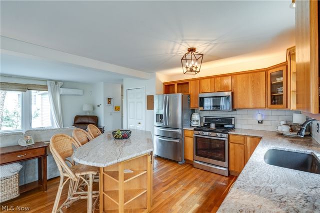 7156 Holzhauer Road, Sagamore Hills, OH 44067
